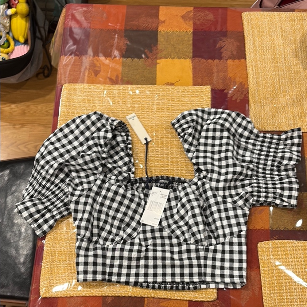 Black and White Gingham Puff Sleeve Top